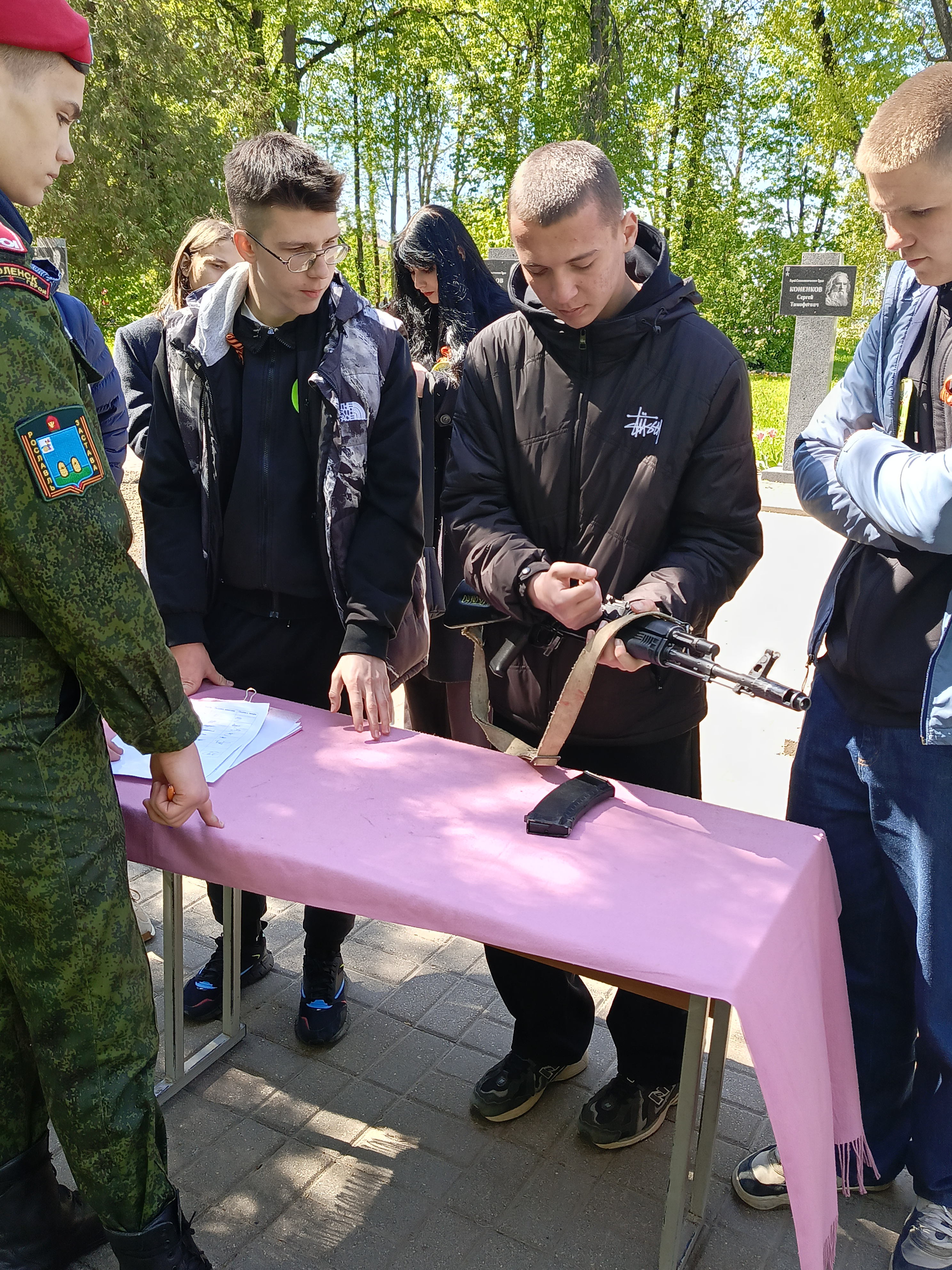 6 мая В Аллее Героев состоялась IX муниципальная детско-юношеская историческая Большая игра «От неизвестных и до знаменитых, сразить которых годы не вольны…»., в которой команда  Кирилловской школы приняла ,  активное участие..