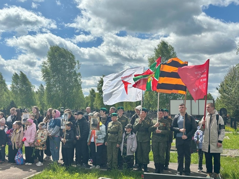 Традиционно накануне главного праздника страны Дня Победы учащиеся и педагоги МБОУ &amp;quot;Кирилловская средняя школа&amp;quot; приняли участие в митинге на Поле Памяти..